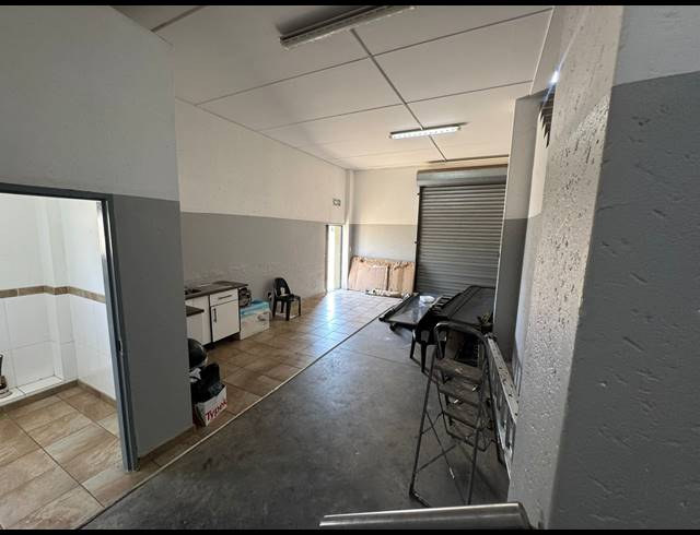 112M² WAREHOUSE TO LET IN CHLOORKOP
